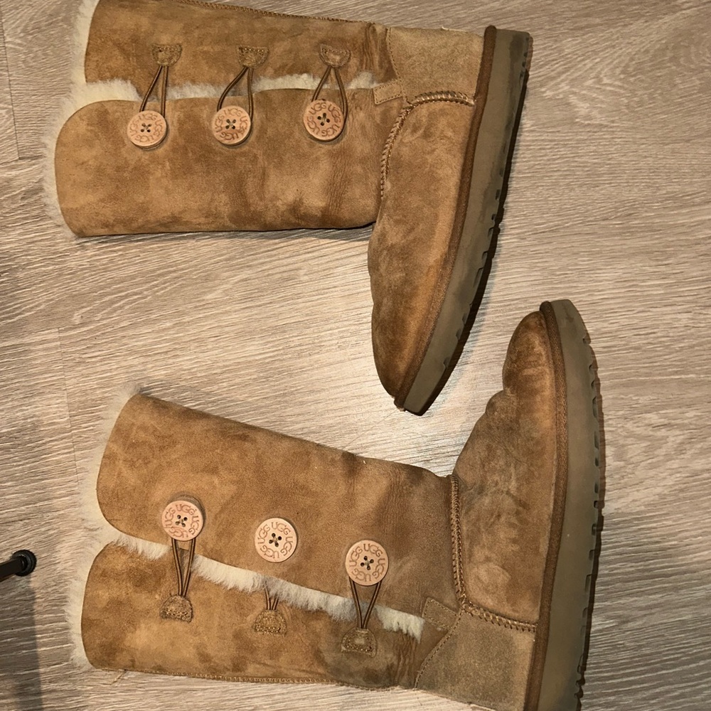 Ugg Bailey Button Triplet II Boot - Chestnut